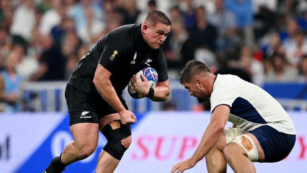 Ethan de Groot destroyed France’s tighthead prop Uini Atonio