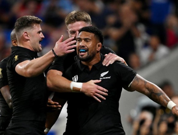Rampant All Blacks ease past Italy in 14-try World Cup blitz