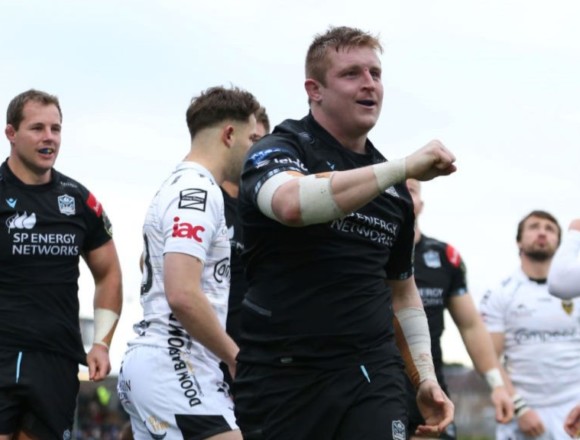 Glasgow power to opening URC victory over Leinster at Scotstoun