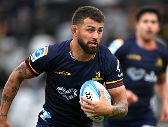 ‘Signing of the decade’: New Zealand’s fullback riches on show as Highlanders’ recruit stars